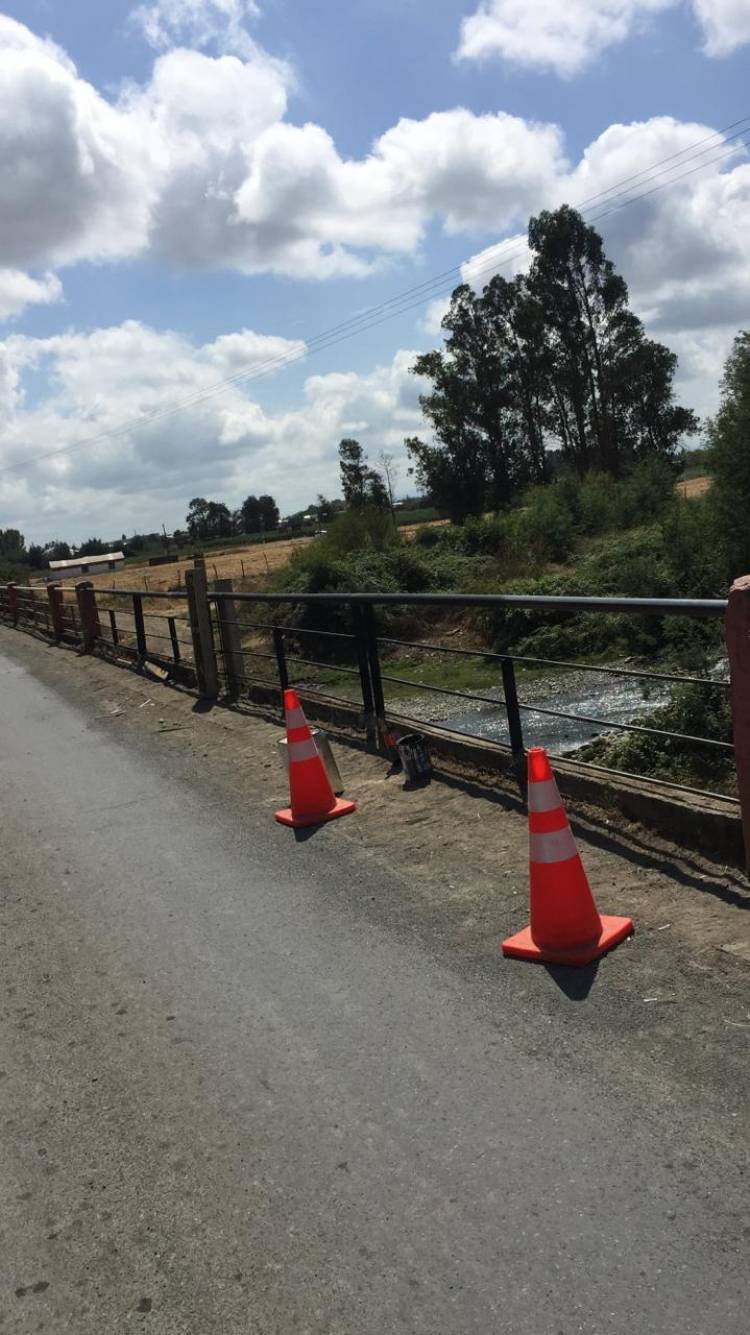 Reparan barandas de puente Ancoa en zona del Huapi