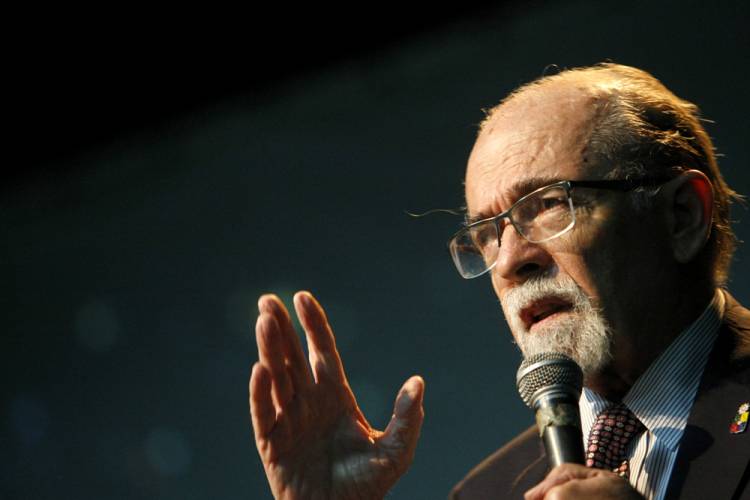 Alto interés por conferencia de astrónomo y astrofísico José María Maza Sancho