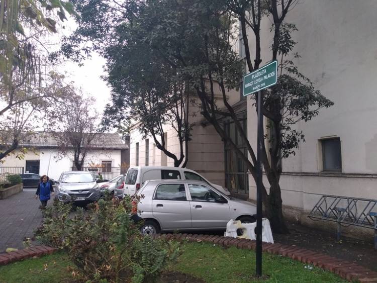 El abandono de la plazoleta “Margot Loyola Palacios” en el centro de Linares