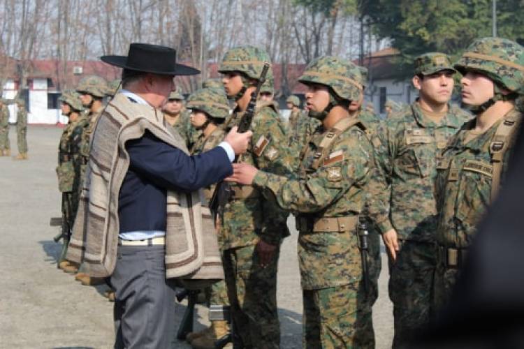 Entregan armas a soldados conscriptos en el Maule sur