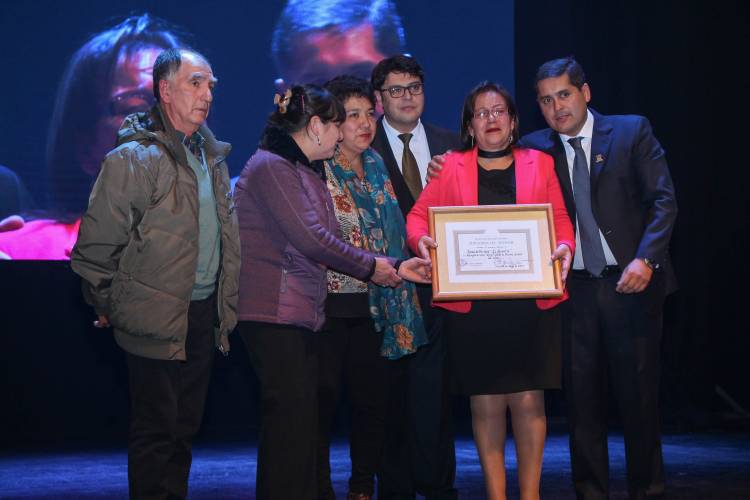 Emotiva entrega de medallas al mérito municipal