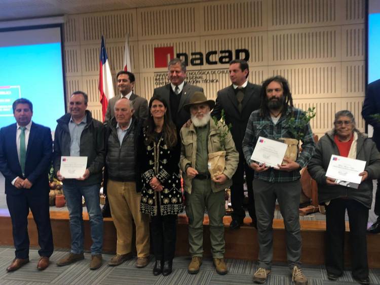 Agricultura del Maule premia a director de “Casa Noé, Mundo Animal” de Linares 