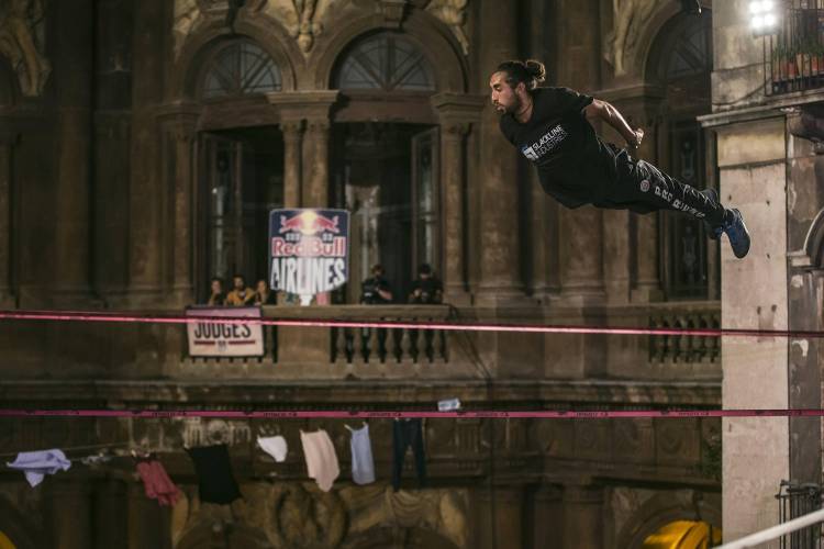 Linarense Abraham Hernández se corona campeón de la primera fecha del World Slackline Máster