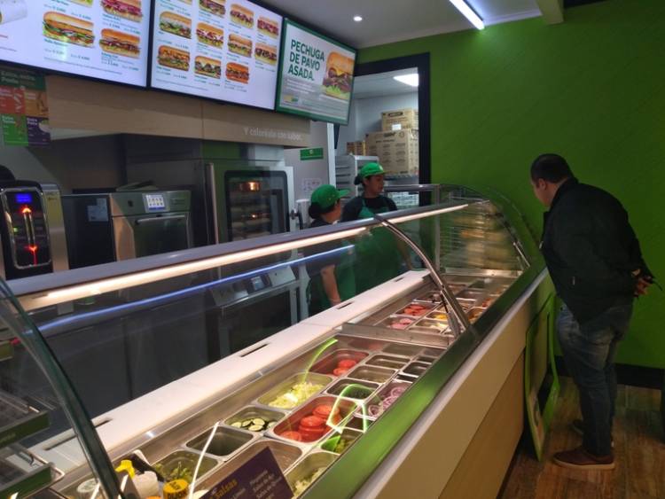 Subway inaugura local en la ciudad de Linares