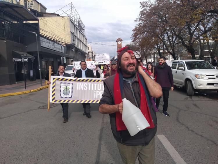 Sigue el paro docente en tres liceos de Linares