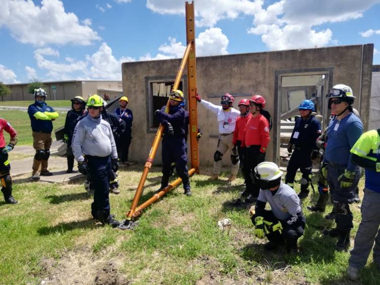 Bomberos de Linares se capacitan en Texas, Estados Unidos