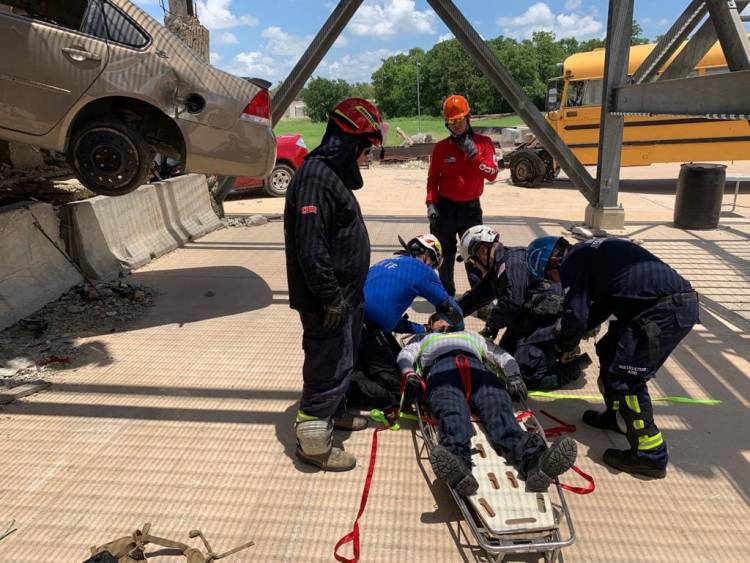 Bomberos de Linares se capacitan en Texas, Estados Unidos