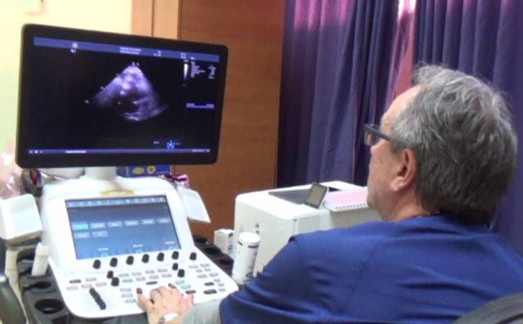 Área de cardiología del hospital de Linares compra moderno eco-cardiógrafo 