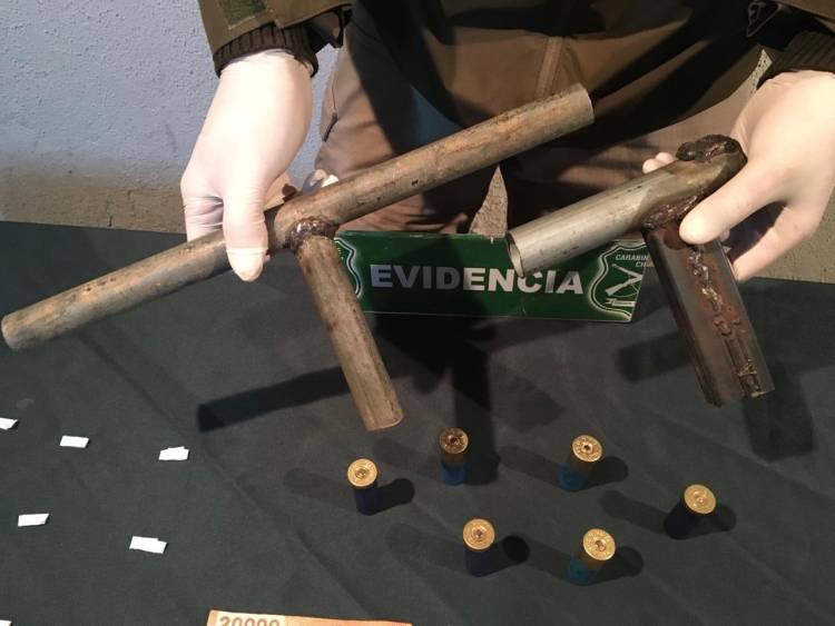 Detienen a sujeto con drogas y una escopeta artesanal en población “Comandante Araya” de Linares