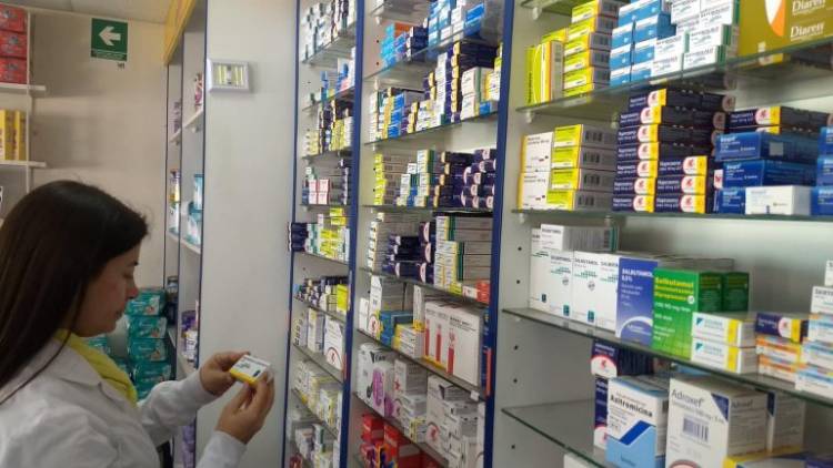 Servicios de salud y farmacias funcionan con normalidad en el Maule