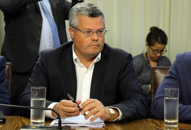  Diputado Rentería respalda rebaja de dieta parlamentaria y altos sueldos del Estado
