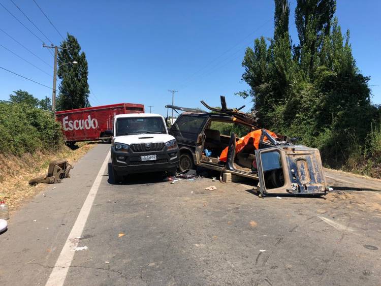 Un muerto y trece heridos deja choque frontal en Longaví