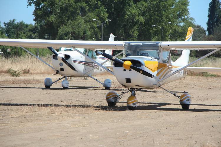 Después de décadas de abandono habilitarán pista de aterrizaje en el aeródromo de San Antonio en Linares