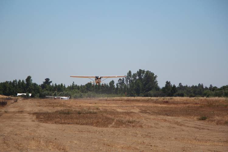 Después de décadas de abandono habilitarán pista de aterrizaje en el aeródromo de San Antonio en Linares