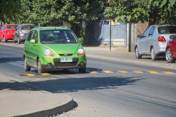 Instalan reductores de velocidad en más de 60 puntos de la comuna de Linares