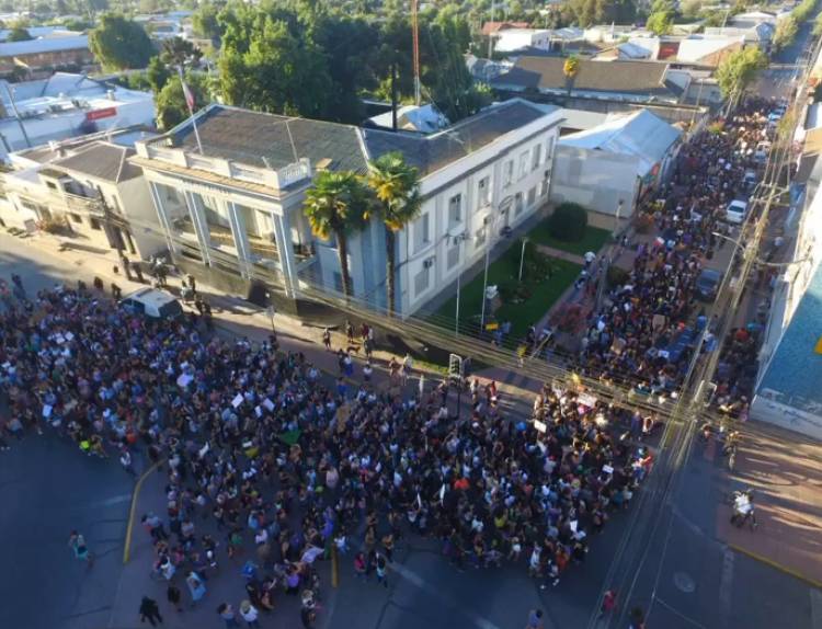 ¡Multitudinario 8M en Linares!