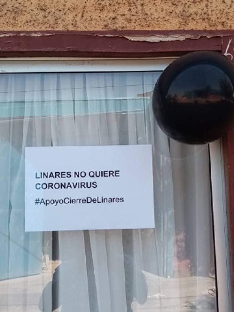 Colocan globos negros: vecinos inician campaña para exigir cierre de Linares por propagación del Covid-19