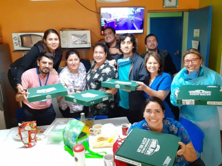 Papa John’s regala pizzas a la primera línea del Covid-19 en Linares