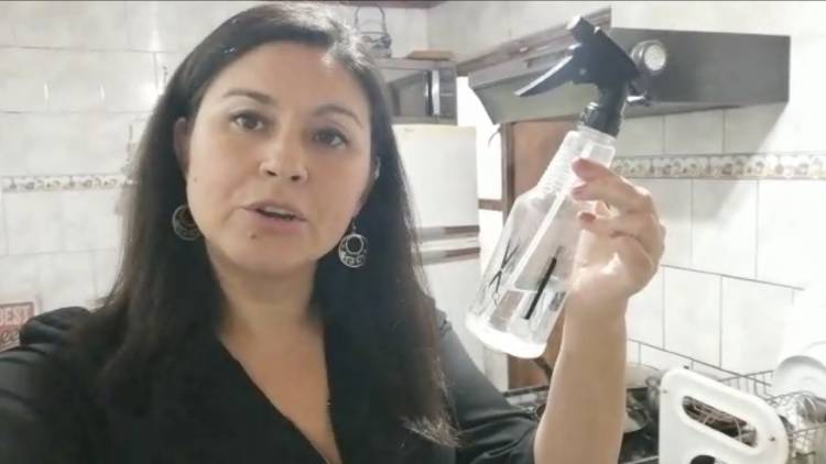 Tecnóloga médica de UTalca enseña a crear desinfectante casero para combatir el Covid-19