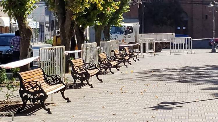 Alcalde de Linares decreta el cierra Plaza de Armas para prevenir contagio del Covid-19