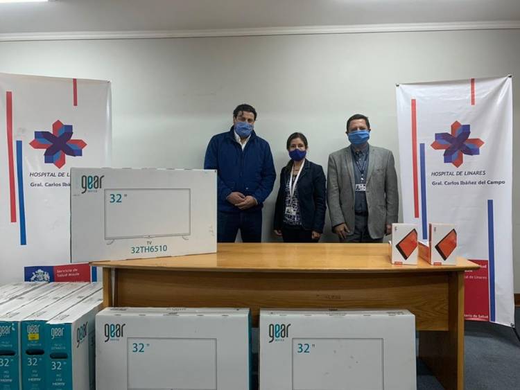 Microempresario donó televisores y tablet para el bienestar psicológico de pacientes aislados por Covid-19 en hospital de Linares
