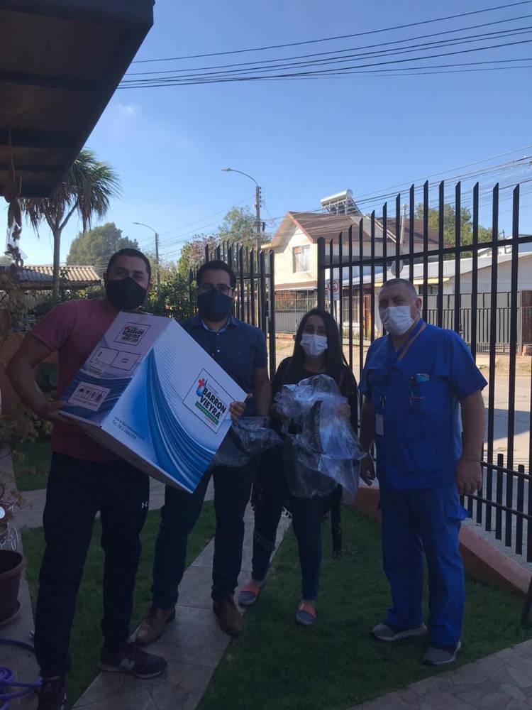 Emprendedor dona 12 mil 800 mascarillas, 30 máscaras faciales y alcohol gel al SAR del Cesfam “San Juan de Dios”