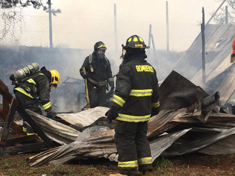 Dueña de casa sufrió quemaduras a raíz de incendio en sector San Antonio Lamas