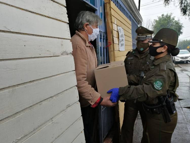 Carabineros entregó cajas de alimentos en “Villa Nueva Jerusalén” y población “Comandante Araya”