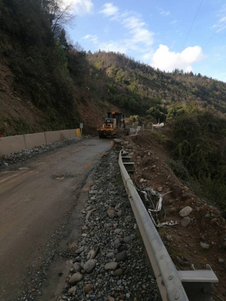 SEREMI del MOP monitorea en terreno caminos, cauces y agua potable rural