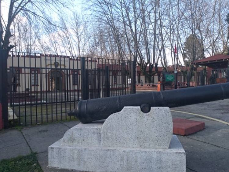 Ejército confirma que oficiales y cabos dragoneantes participan  de clases presenciales en la Escuela de Artillería de Linares