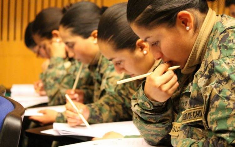Aumenta el interés de las mujeres por realizar el servicio militar en la Escuela de Artillería de Linares