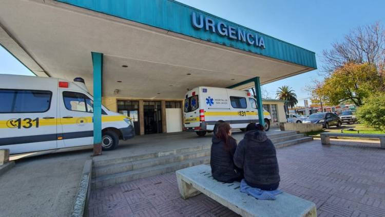 Linares: 33 personas permanecen internadas en el hospital base por Covid-19