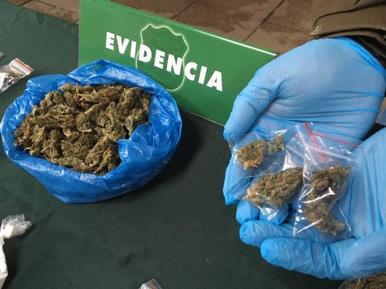 OS7 de Carabineros detiene a sujeto por microtráfico de drogas en el centro de Linares