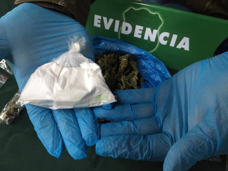 OS7 de Carabineros detiene a sujeto por microtráfico de drogas en el centro de Linares