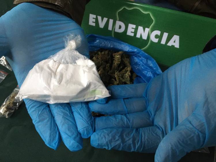 OS7 de Carabineros detiene a sujeto por microtráfico de drogas en el centro de Linares