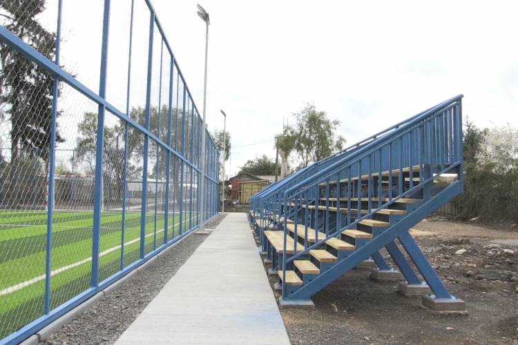 De “lujo” es la nueva cancha de futbolito de la localidad de Maule sur en la comuna de Colbún