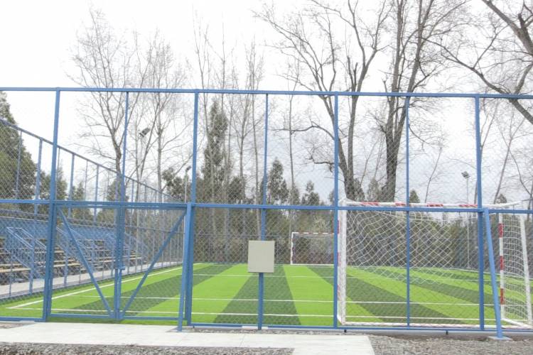 De “lujo” es la nueva cancha de futbolito de la localidad de Maule sur en la comuna de Colbún