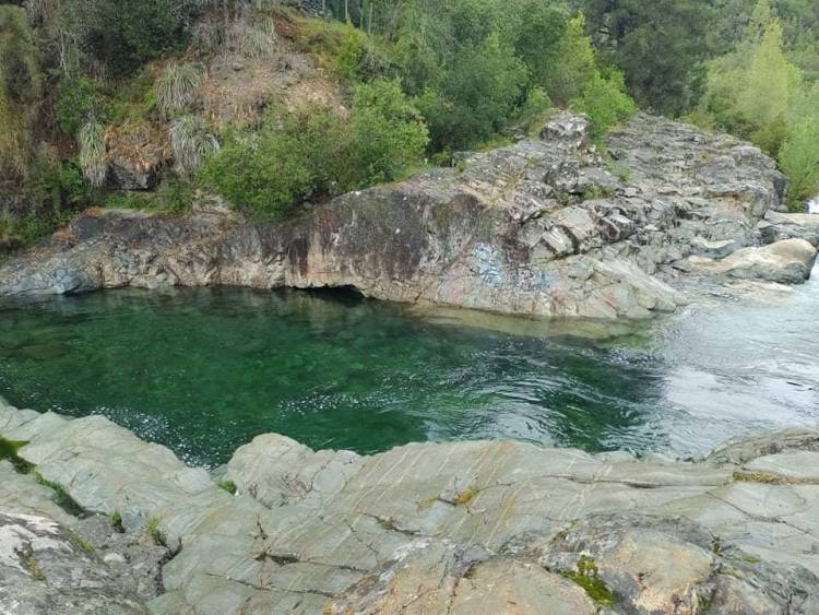 Basura, alto consumo de alcohol, desorden y desenfreno ponen en riesgo la maravillosa piscina natural de embalse Ancoa