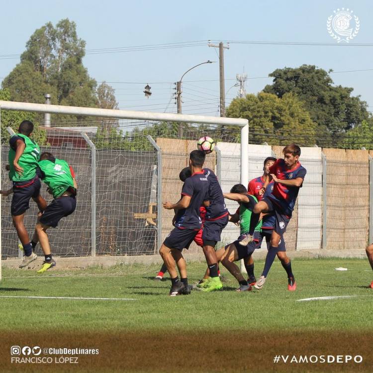 Decretan cuarentena obligatoria para 14 jugadores de Deportes Linares por brote de Covid-19