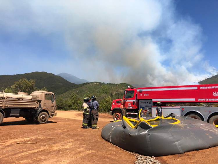 Activo se mantiene incendio en polígono de tiro “José María Bari” de la Escuela de Artillería de Linares