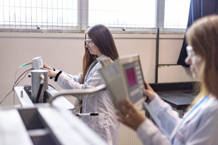 Más mujeres en ingeniería: UTalca apuesta por una admisión especial que no prioriza la Prueba de Transición