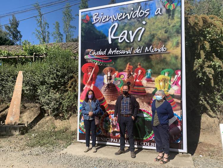 Pueblito artesanal de Rari tiene nueva señalización de bienvenida a la capital mundial del “crin”