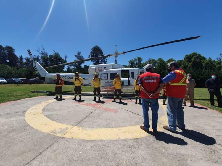 Inicia operaciones el primer helicóptero para combatir incendios esta temporada en el Maule 