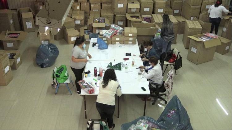 MUNICIPALIDAD DE COLBÚN COMENZARÁ ENTREGA DE REGALOS DE NAVIDAD