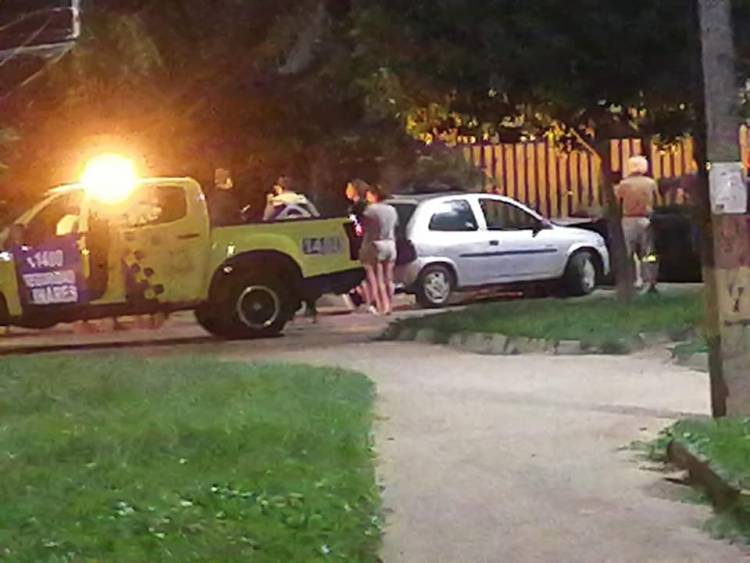 Carreras clandestinas y choque de camioneta de Seguridad Pública Municipal con camión militar marcaron la jornada de anoche en Linares