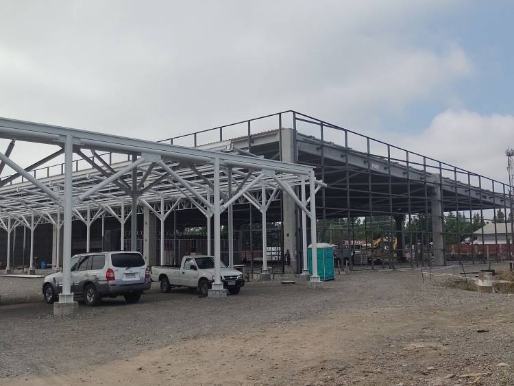 Un 60 por ciento de avance tiene construcción de nuevo terminal de buses en Linares