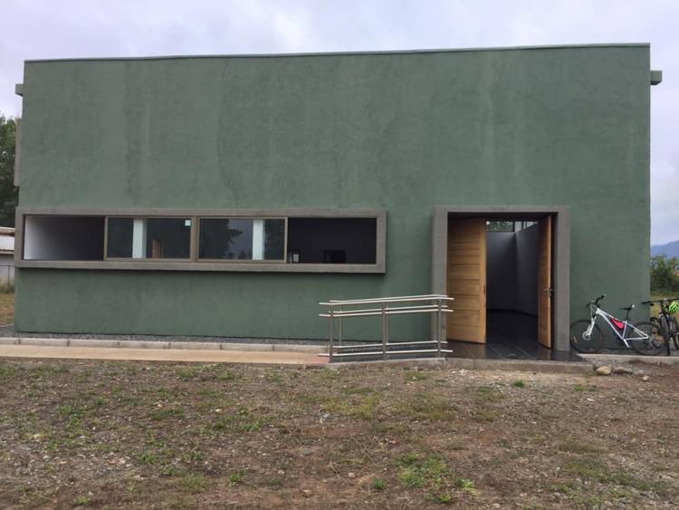 Moderno centro para disciplinas artísticas y deportivas en la comuna de Colbún