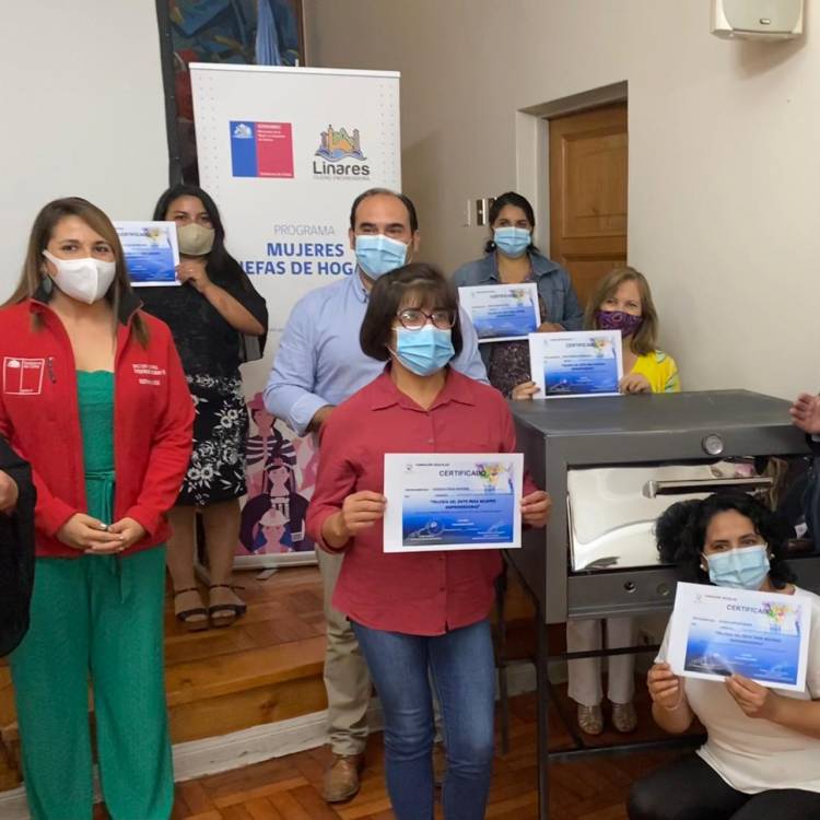 Certifican a mujeres  jefas de hogar en curso de capacitación “trilogía del éxito para la mujer emprendedora” en Linares