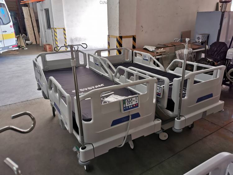 Hospital de Linares recibe nuevo equipamiento UCI para enfrentar la pandemia