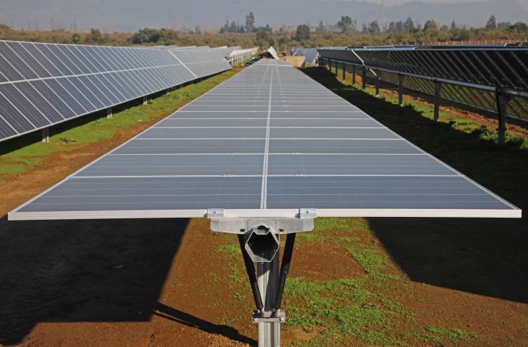 Mujeres lideran ejecución de proyecto de energía solar en la comuna de Colbún